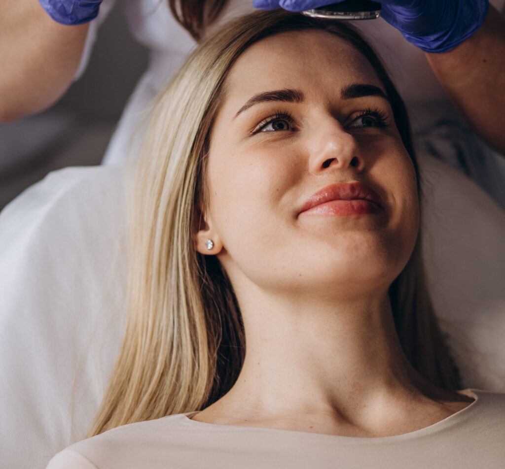 portret van een jong mooi meisje met rf-facelifting 2025-03-13-16-33-52-utc